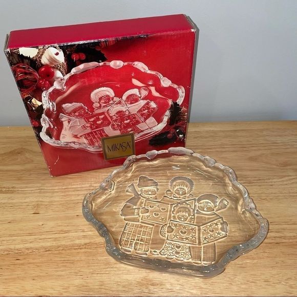 Mikasa Carolers Christmas Candy/Cookie Dish - Picture 1 of 8